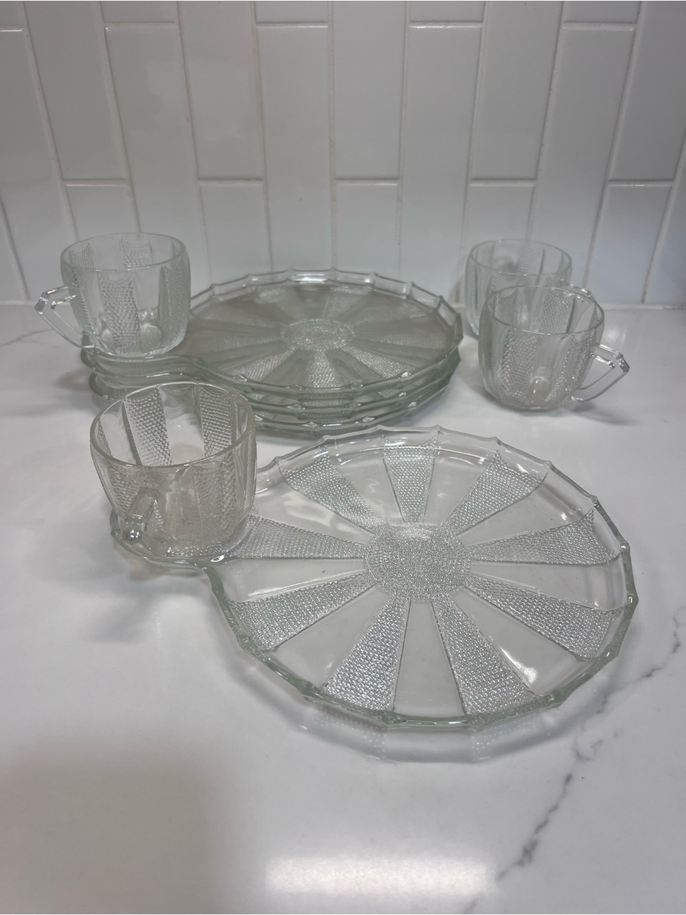 Vintage Jeannette Dewdrop  Glass Snack Set Plate W Cups Set Of 4